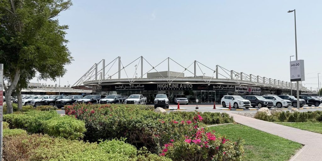 Showrooms and cars available at ras al khor car market.